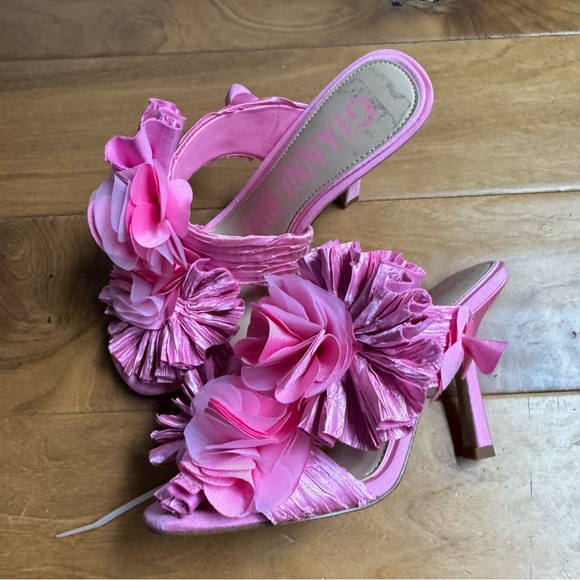 NWT Gianni Bini Hardaway Satin Ruffle Floral Detail Dress Slide Sandals Sz 6,5 - Picture 4 of 8